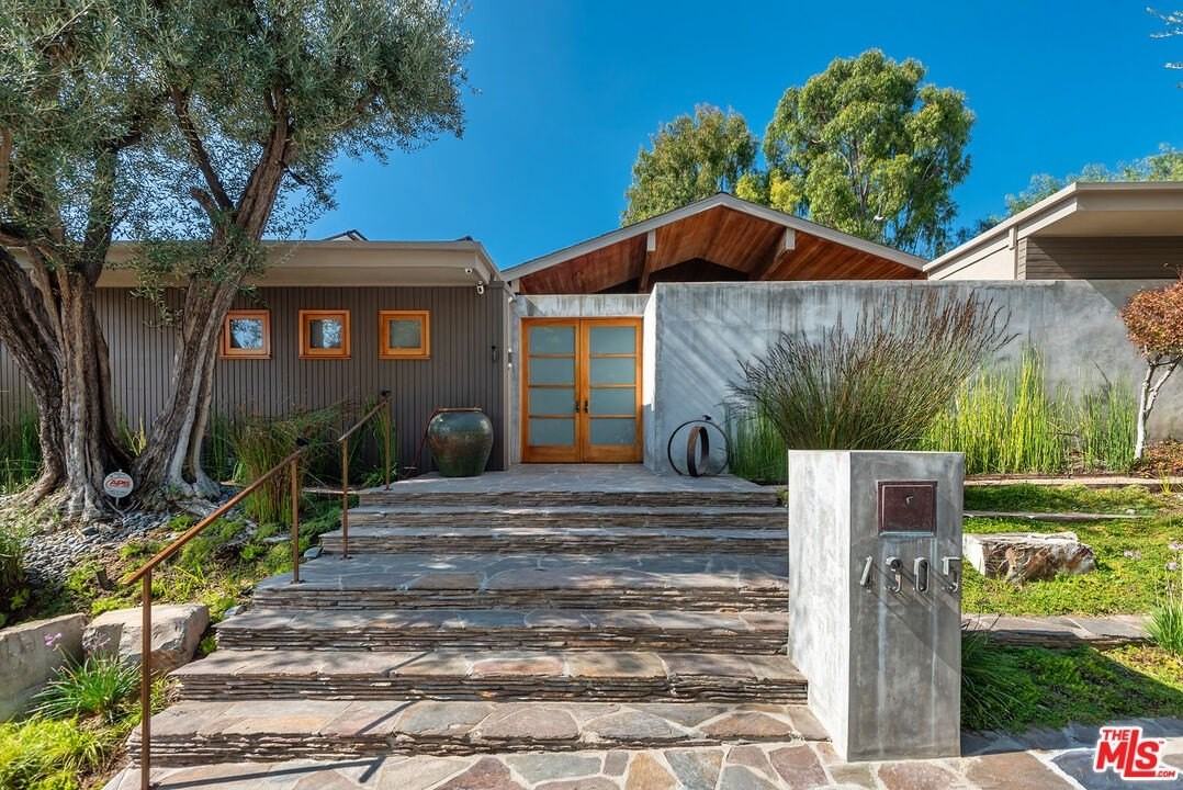 4305 Clear Valley Dr - Photo 2 of 42