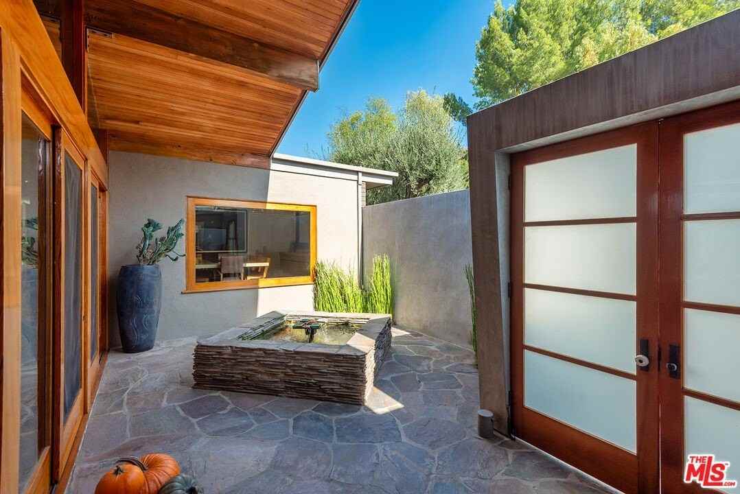 4305 Clear Valley Dr - Photo 3 of 42