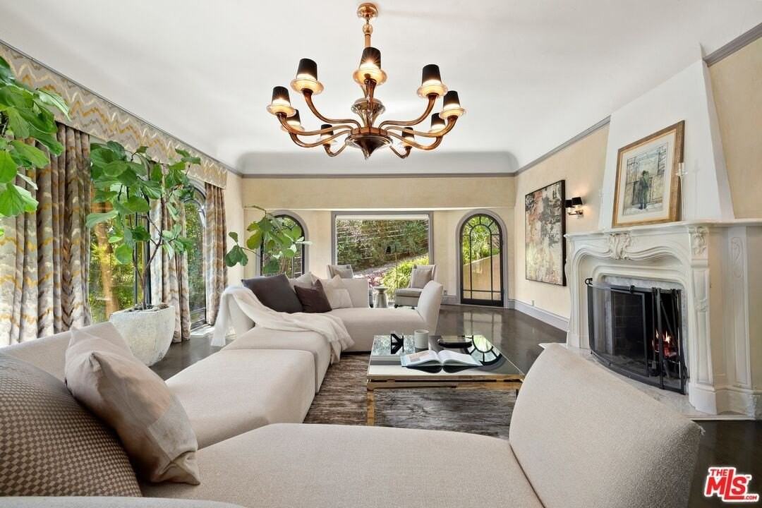 3300 N Knoll Dr - Photo 3 of 35