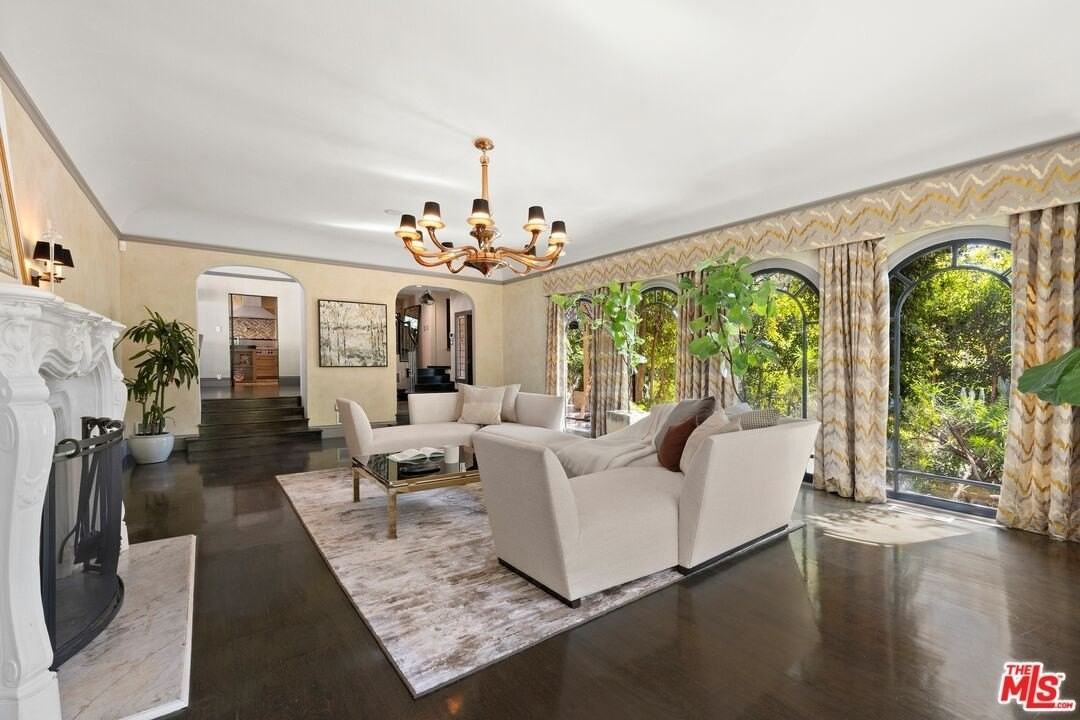 3300 N Knoll Dr - Photo 4 of 35