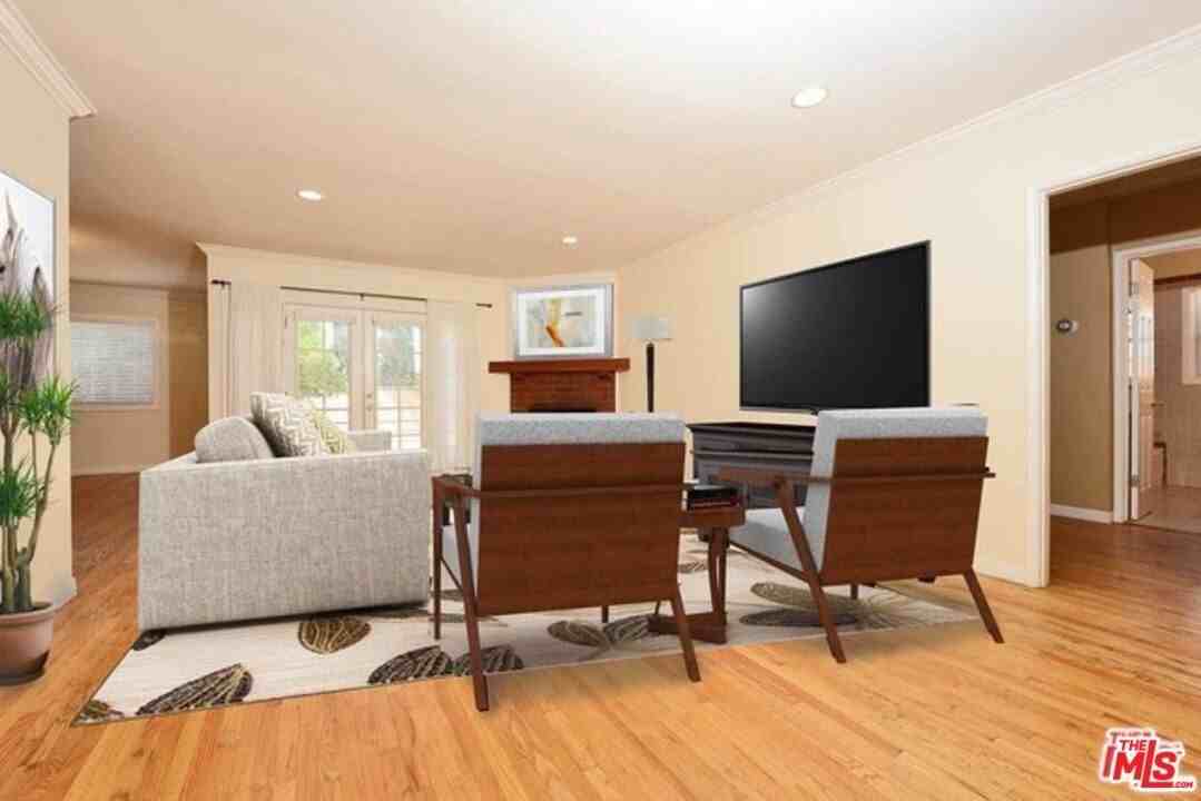 5739 Simpson Ave - Photo 2 of 9