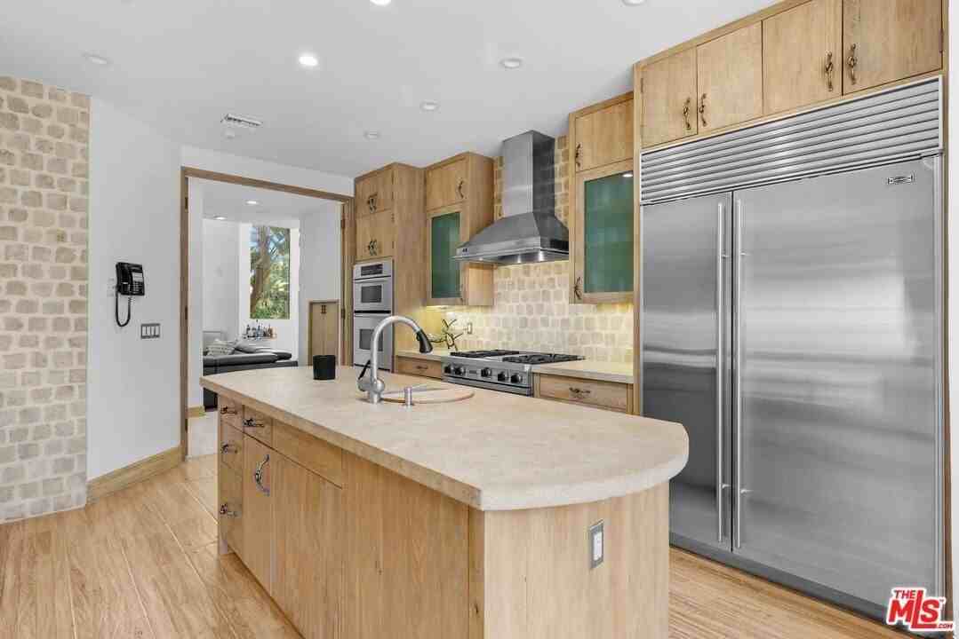 605 North Hillcrest Road - Photo 7 of 36