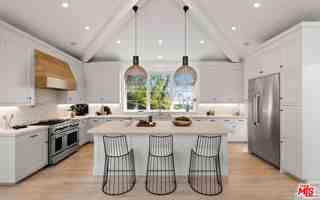 featured image of 1330 North Wetherly Drive