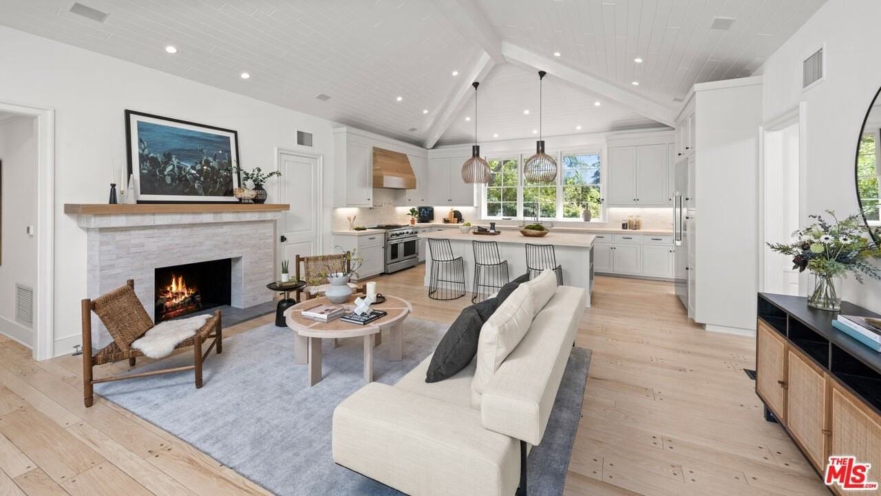 1330 North Wetherly Drive - Photo 2 of 38