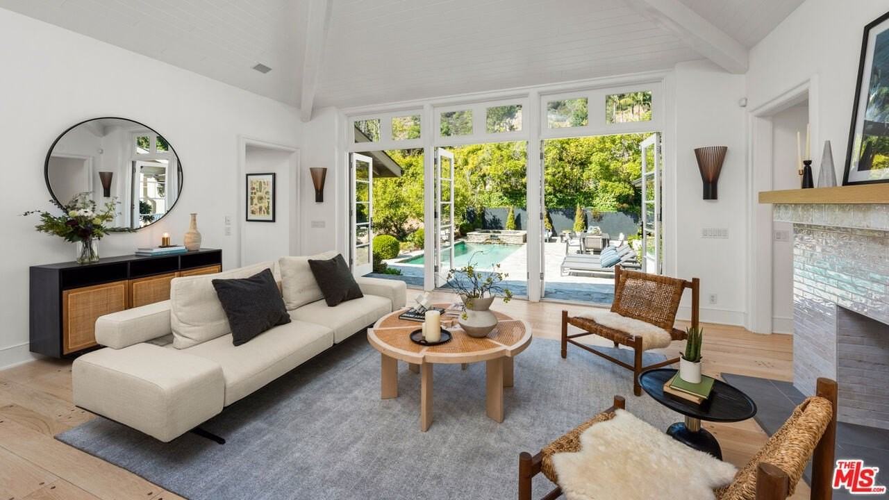 1330 North Wetherly Drive - Photo 6 of 38