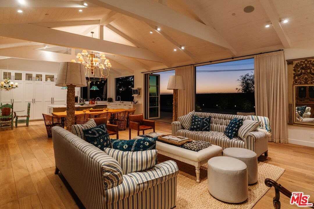 5770 Busch Dr - Photo 4 of 50