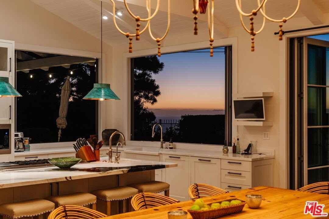 5770 Busch Dr - Photo 5 of 50