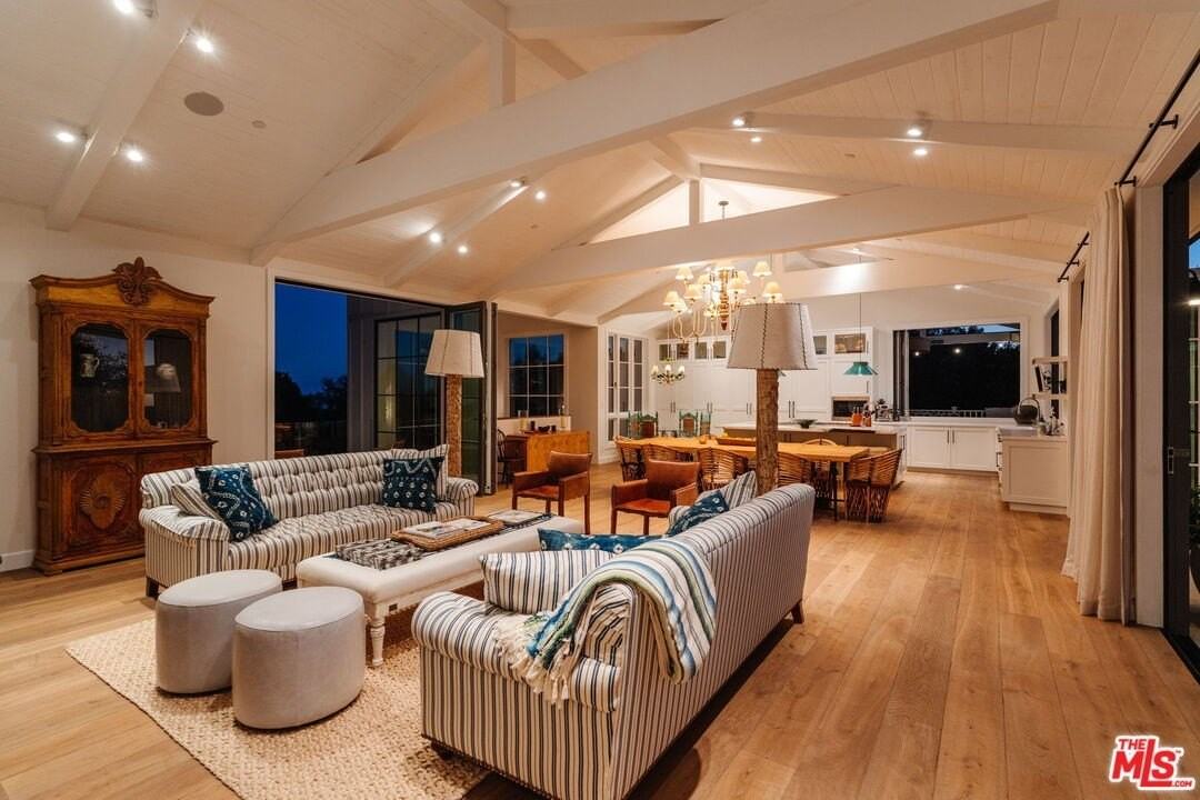 5770 Busch Dr - Photo 6 of 50