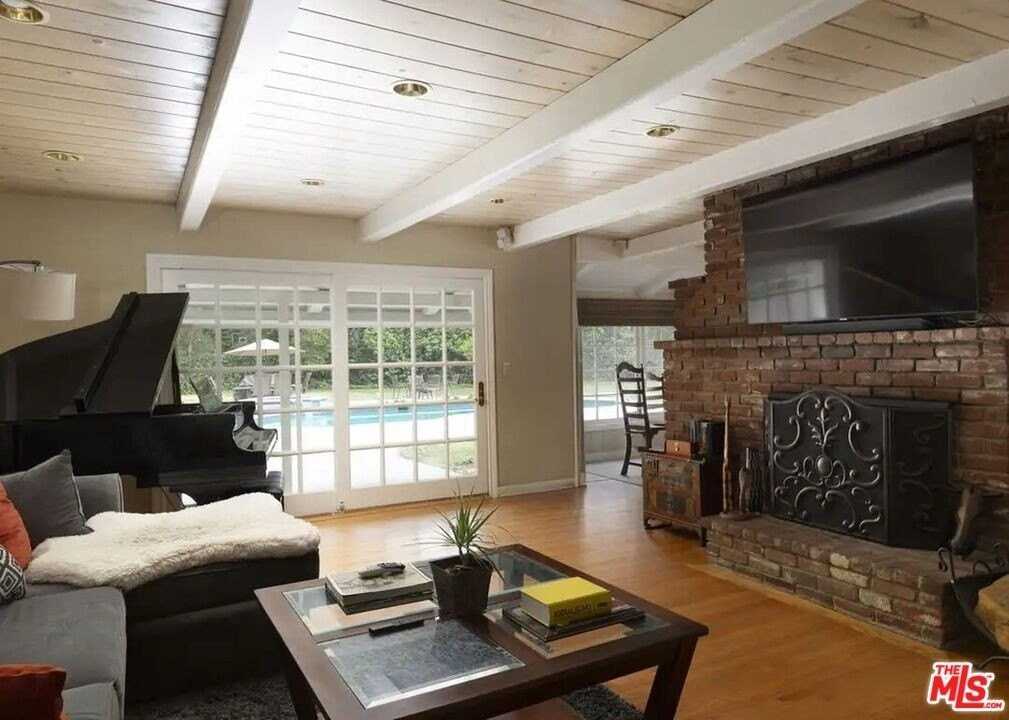 5124 Calenda Dr - Photo 2 of 4