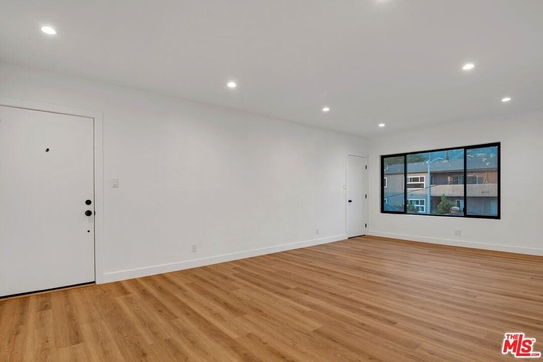 950 Havenhurst Drive #6 - Photo 3 of 26