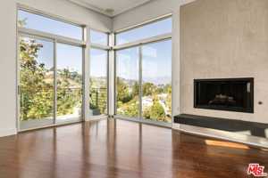 featured image of 3255 Fernwood Avenue