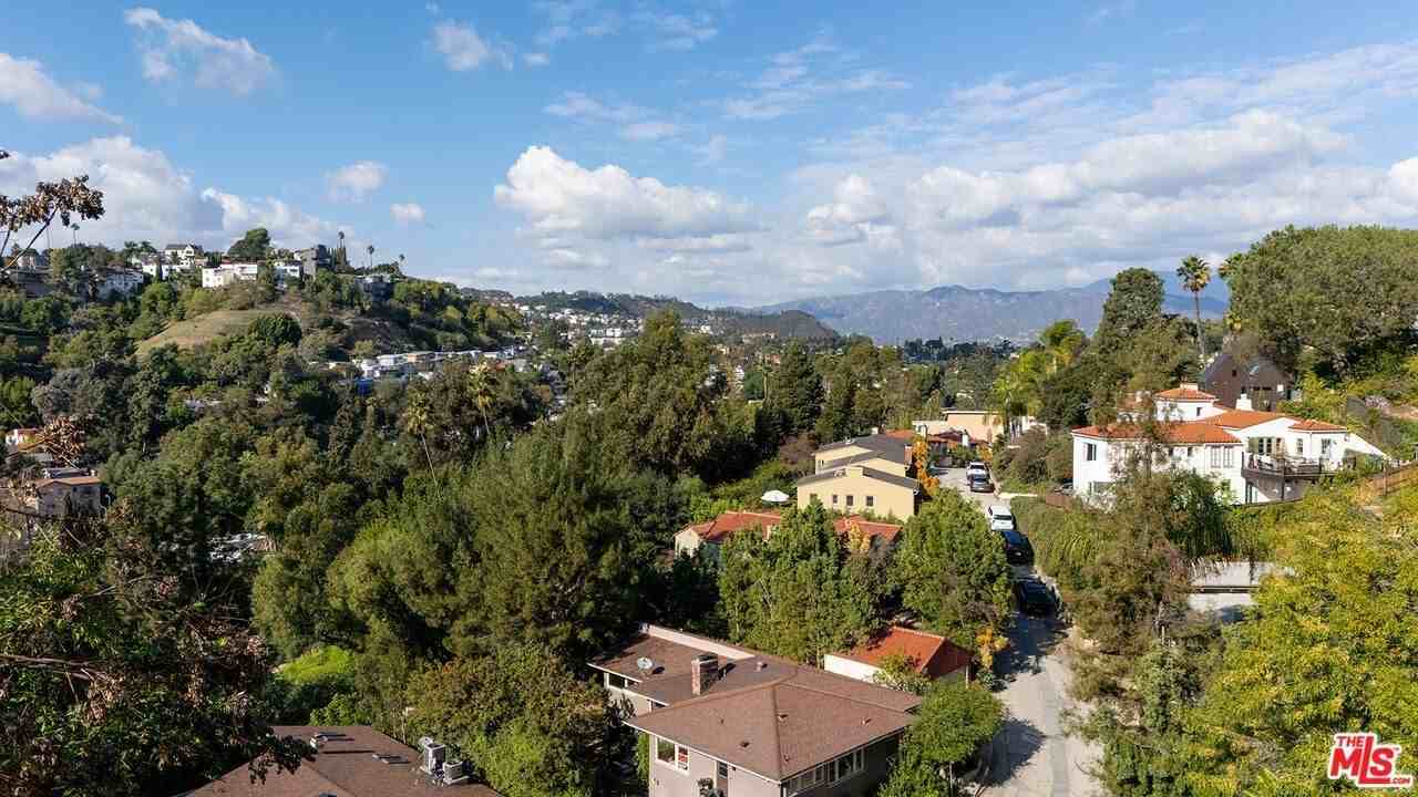 3255 Fernwood Ave - Photo 2 of 25