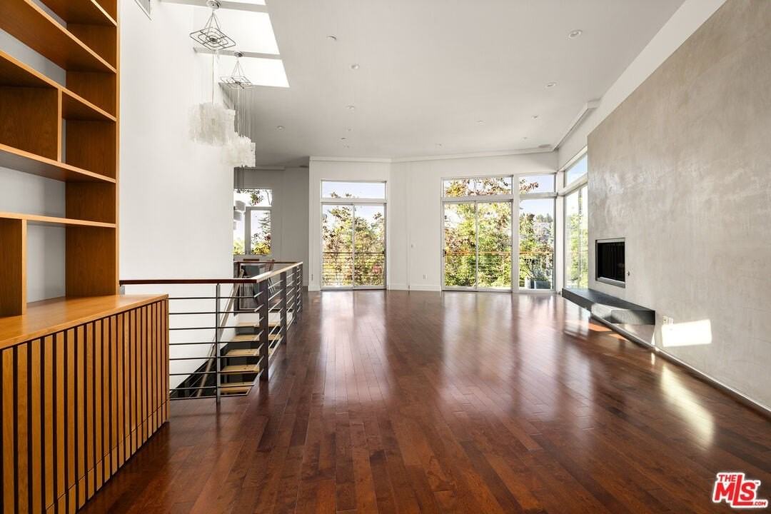 3255 Fernwood Ave - Photo 4 of 25