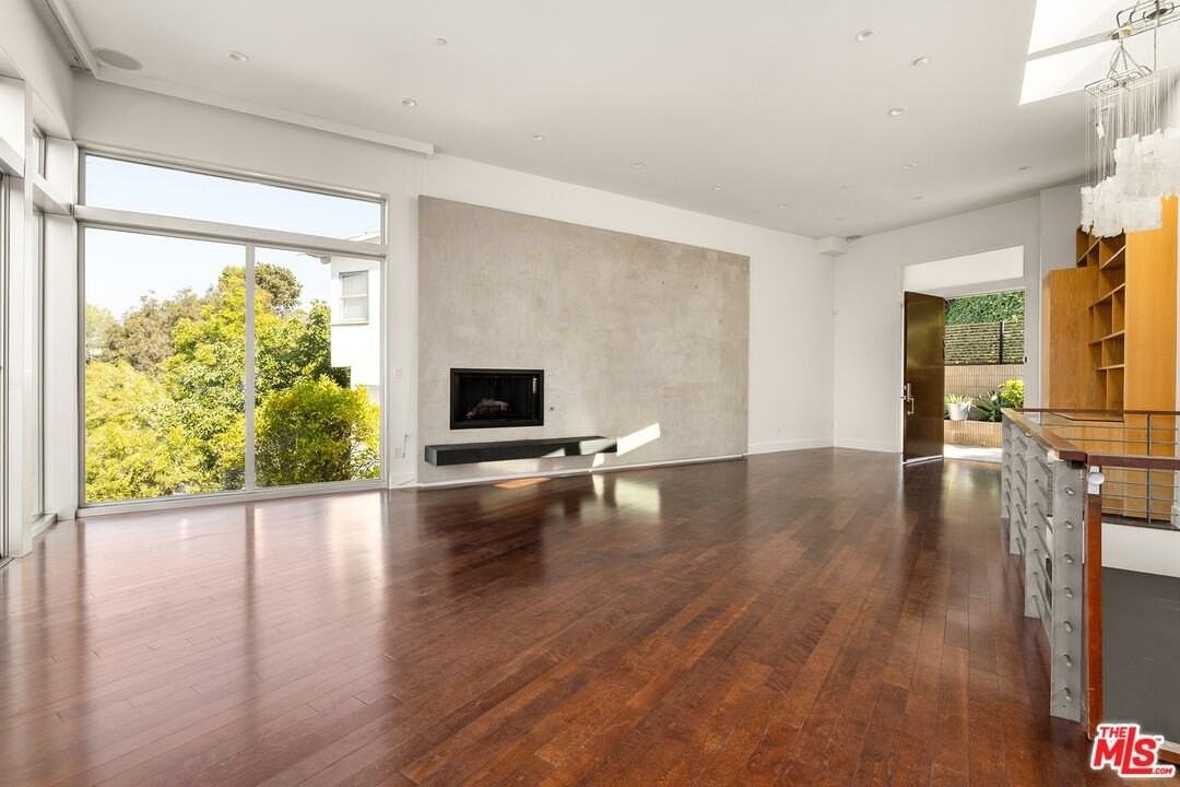 3255 Fernwood Ave - Photo 5 of 25