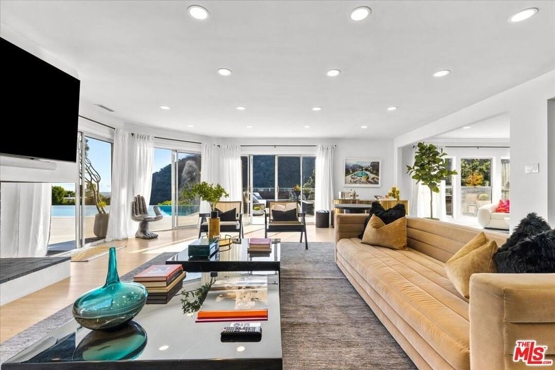 1650 Clear View Drive - Photo 3 of 31