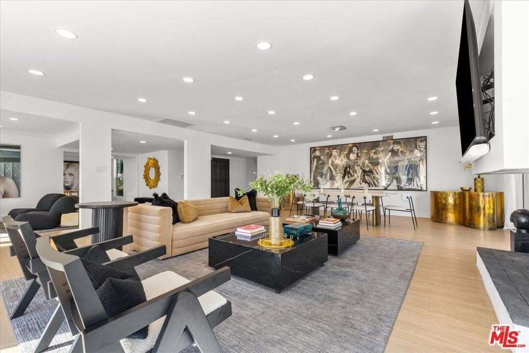 1650 Clear View Drive - Photo 4 of 31