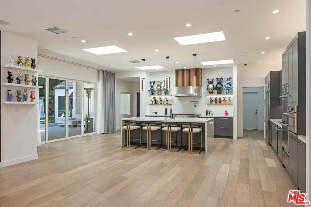 4516 Del Moreno Dr - Photo 4 of 19