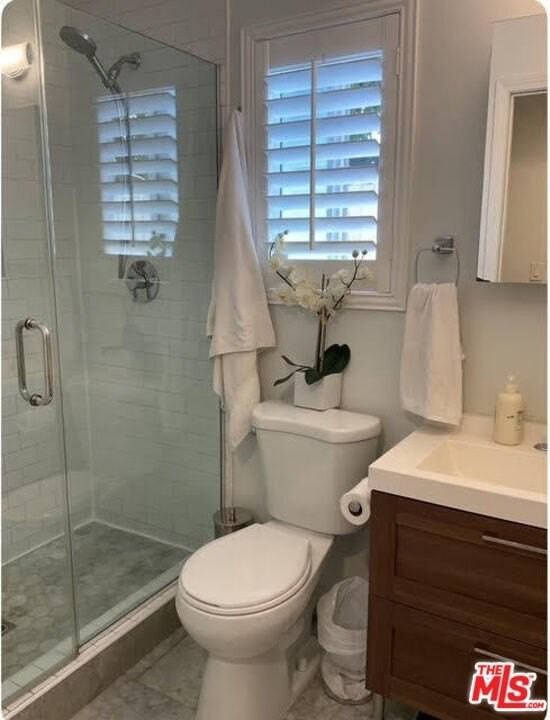 2821 S Harcourt Ave - Photo 7 of 9