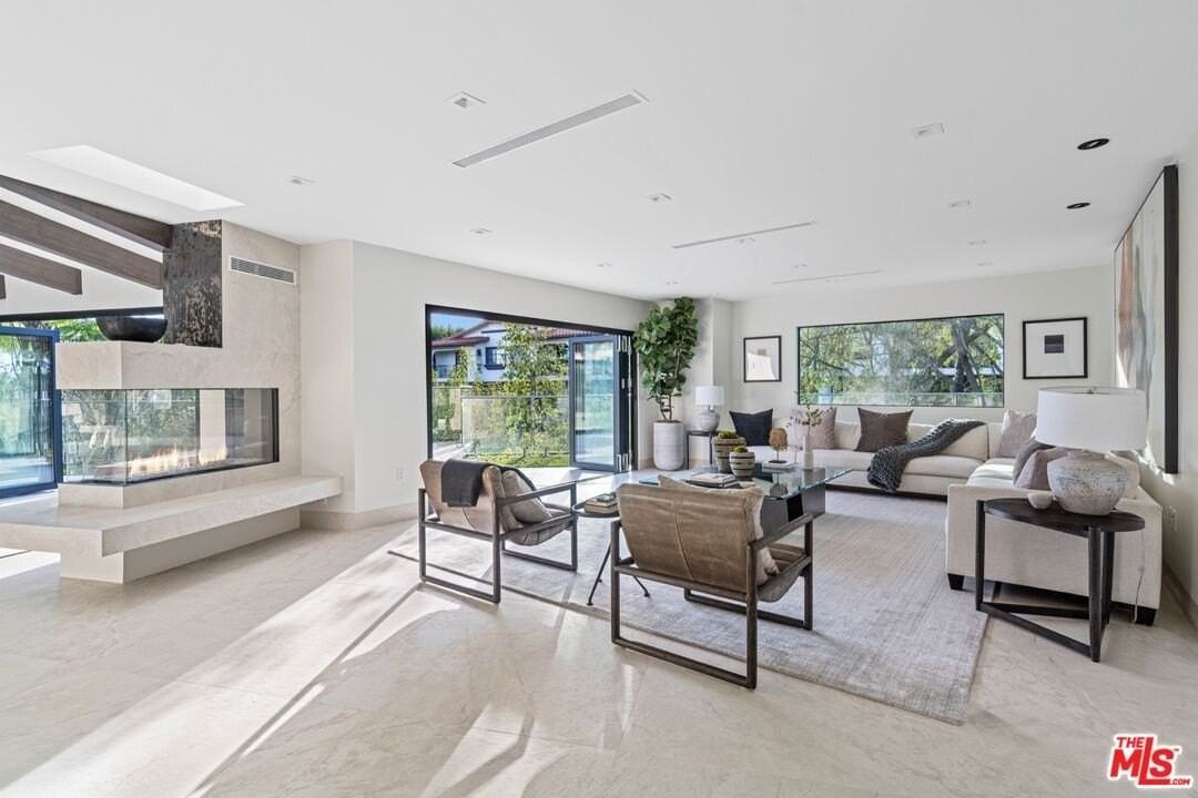 2301 Donella Circle - Photo 5 of 34