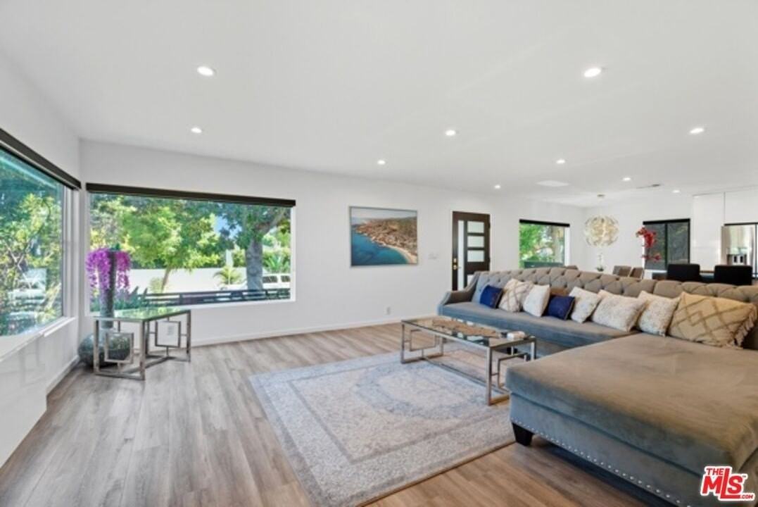 10915 Ayres Avenue - Photo 7 of 33