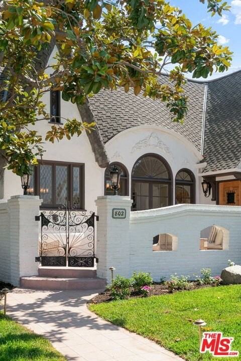 802 S Cochran Ave - Photo 3 of 50