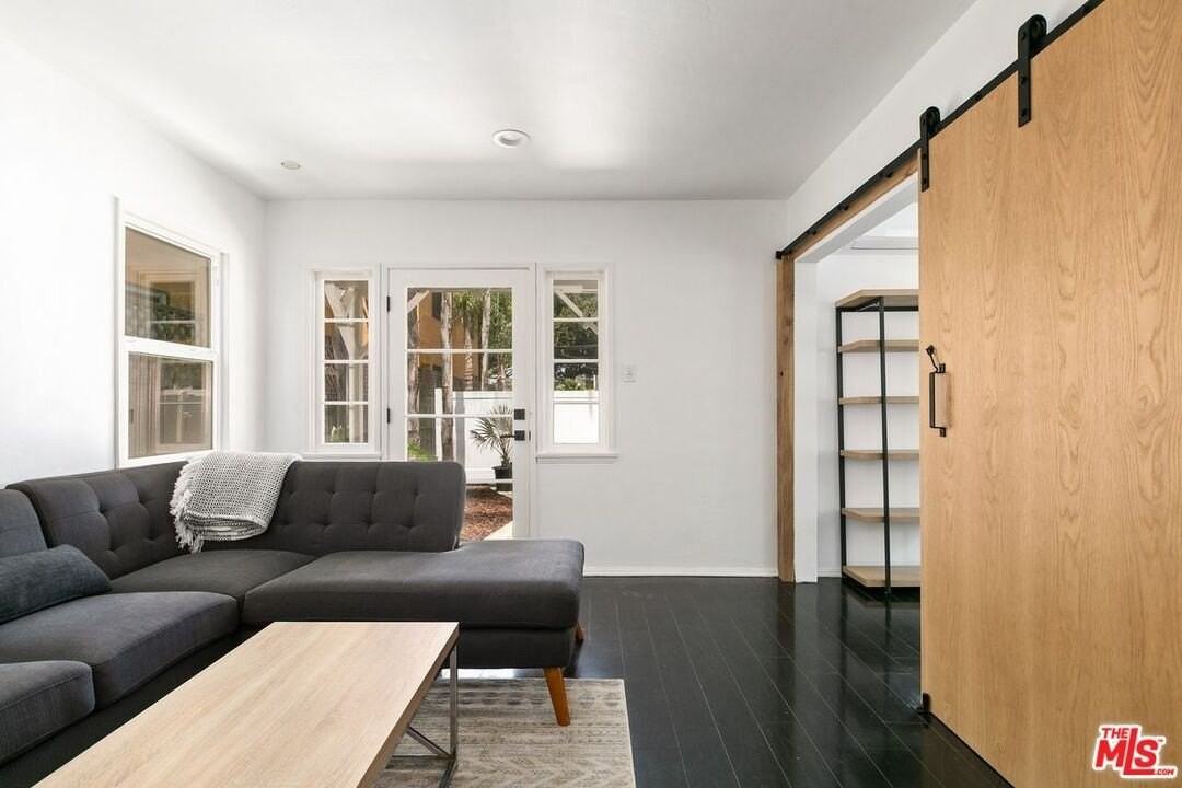 1034 Bay Street #B - Photo 5 of 23