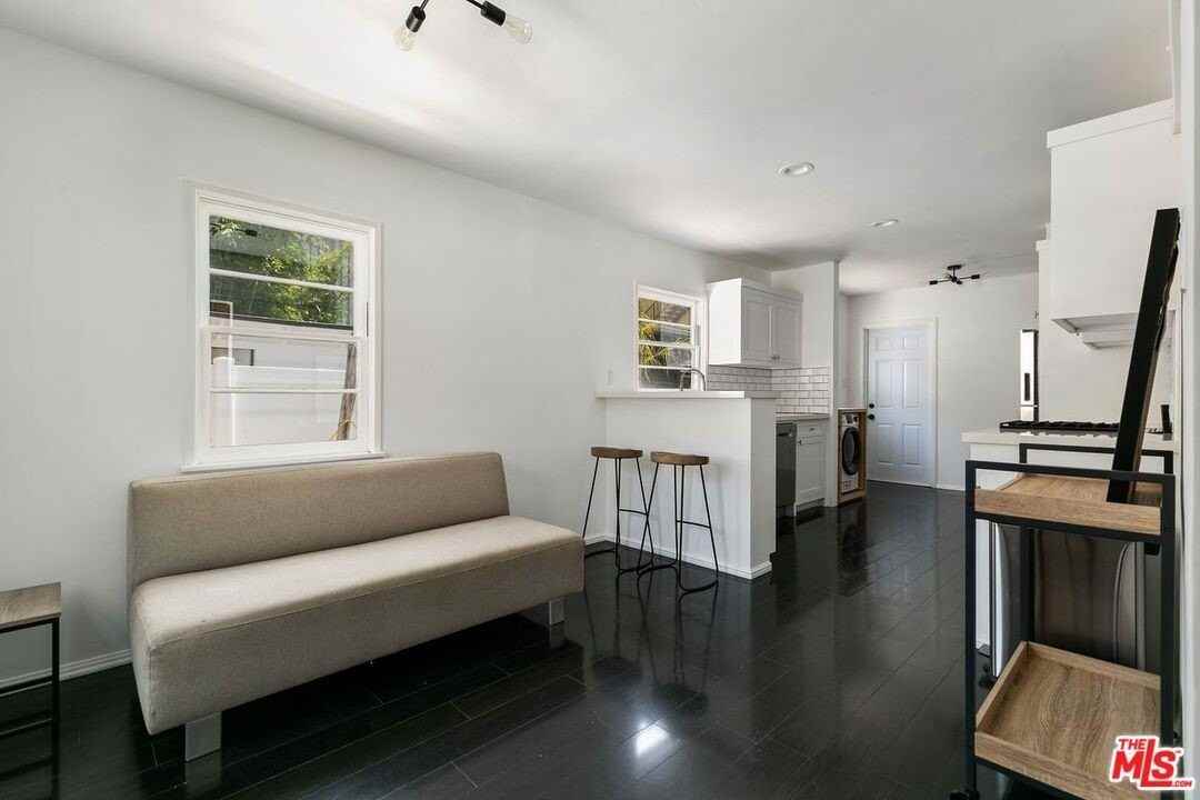 1034 Bay Street #B - Photo 7 of 23