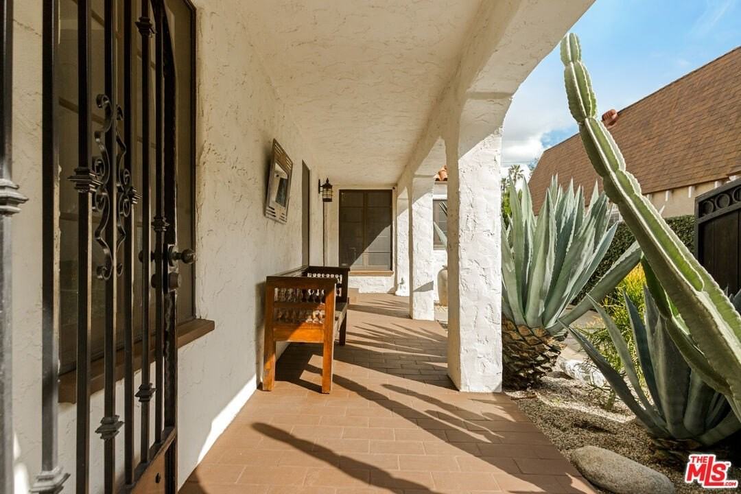 458 N Alfred St - Photo 3 of 31