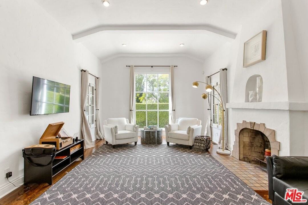 458 N Alfred St - Photo 5 of 31