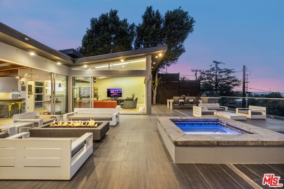 7275 Mulholland Drive - Photo 3 of 34