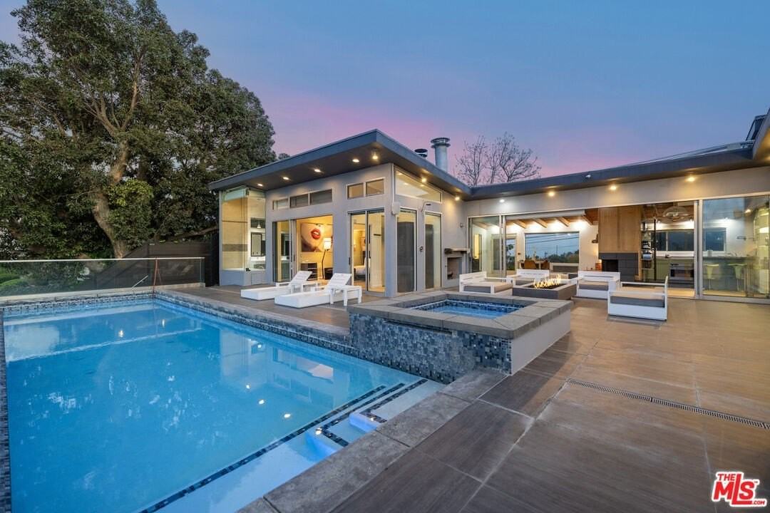 7275 Mulholland Drive - Photo 5 of 34