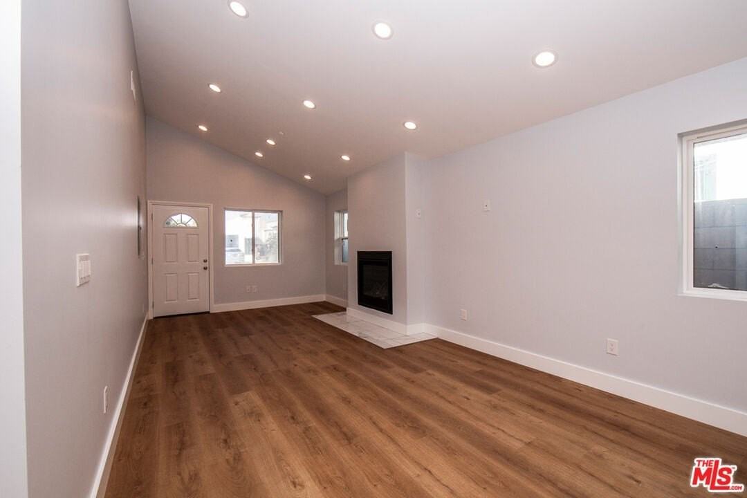 2208 South Harcourt Avenue - Photo 4 of 17