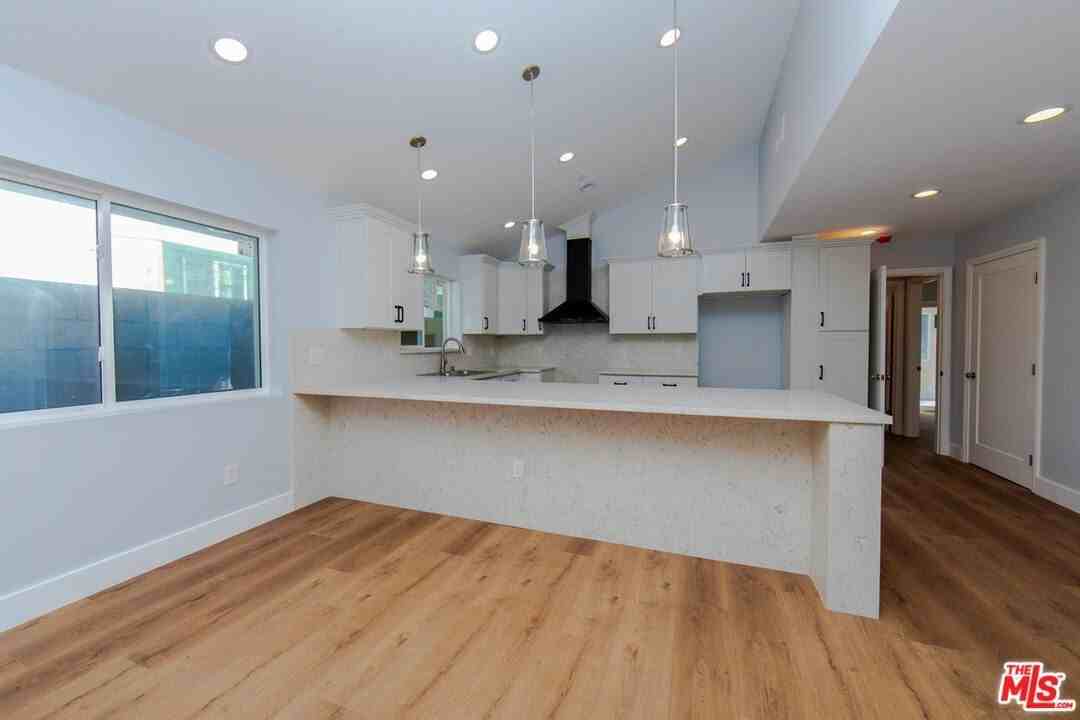 2208 South Harcourt Avenue - Photo 6 of 17