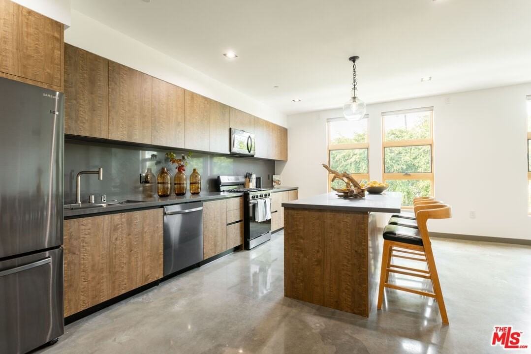 547 N Sweetzer Ave Unit 103 #103 - Photo 5 of 28