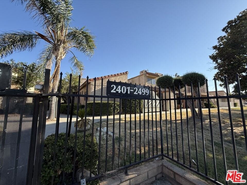 2411 West Acacia Avenue - Photo 4 of 5