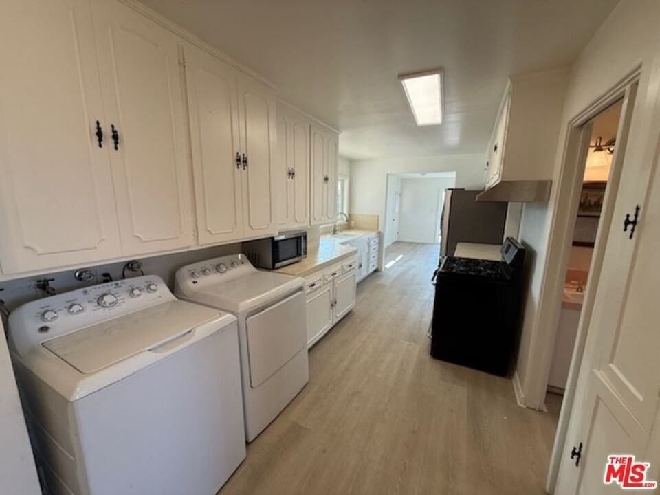 3237 Midvale Ave - Photo 4 of 20