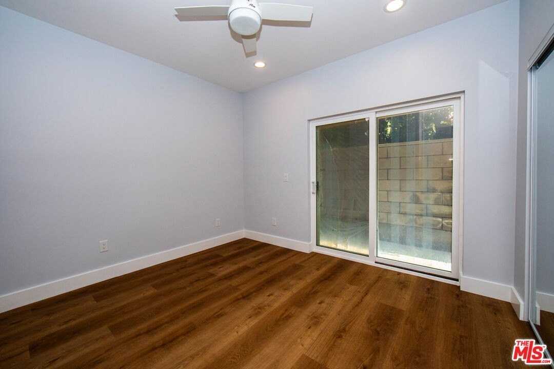 2210 South Harcourt Avenue - Photo 7 of 15