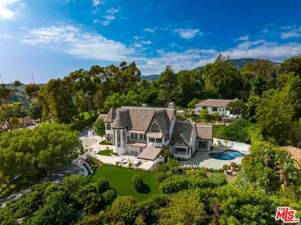 27931 Winding Way - Photo 3 of 50