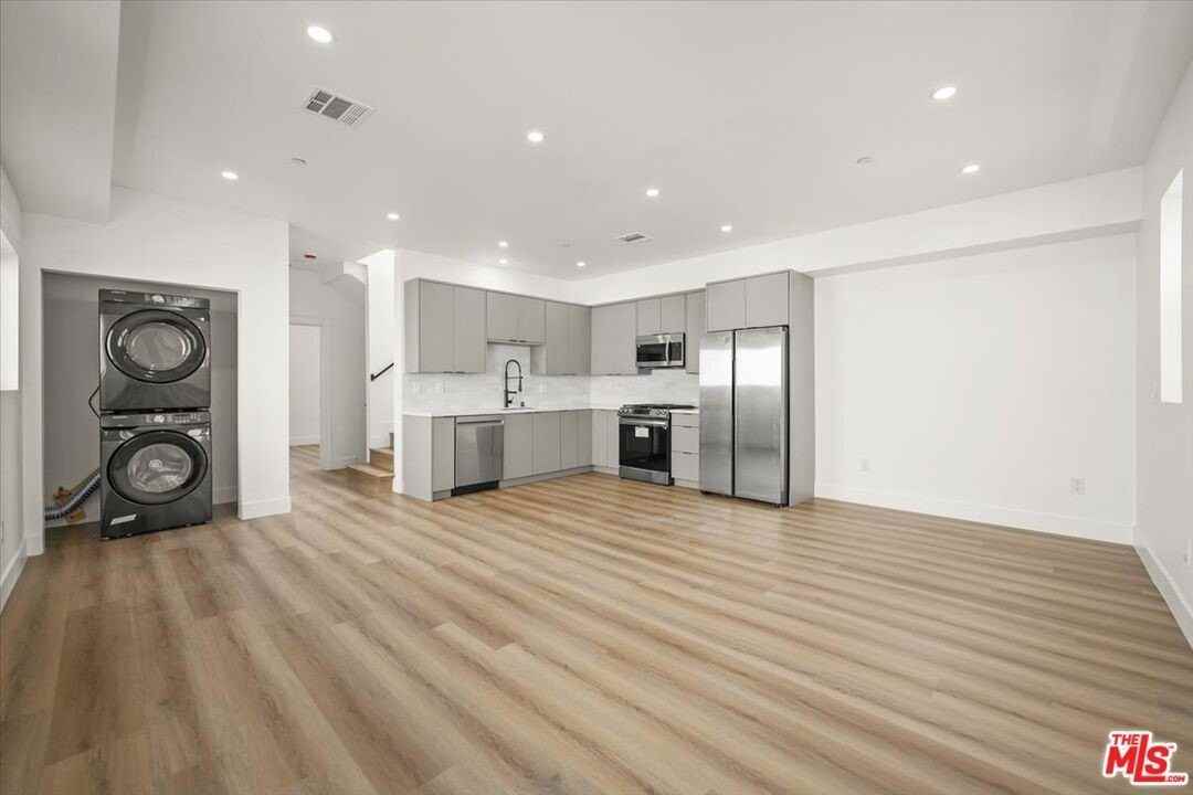 914 North Hudson Avenue #1-2