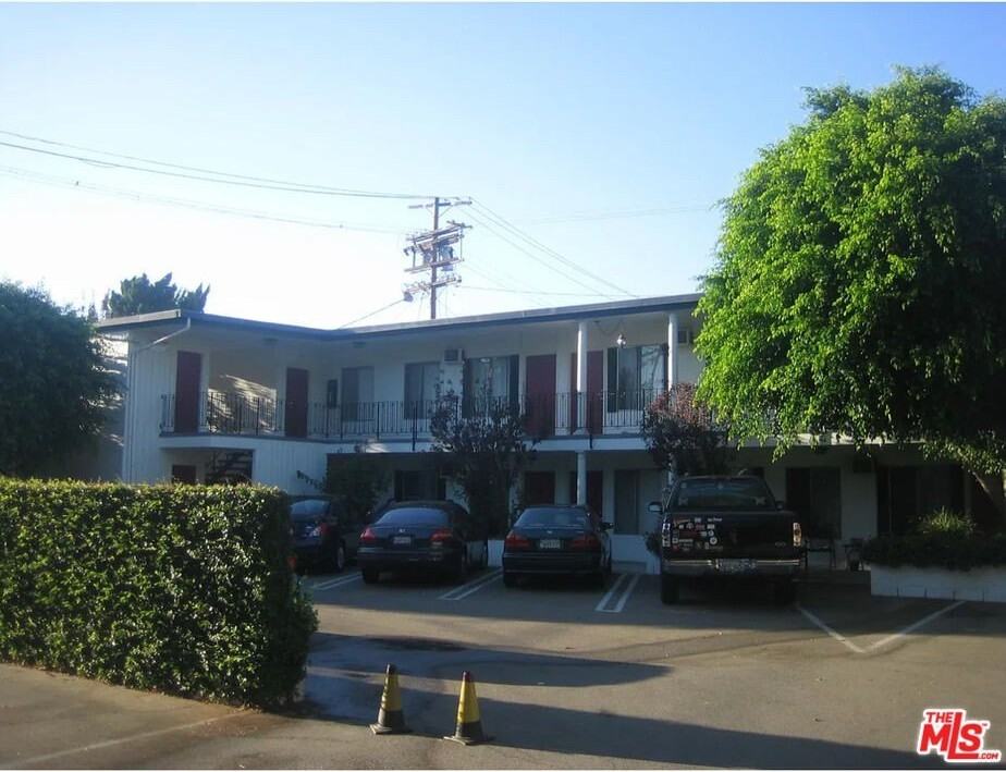 14435 Tiara Street - Photo 2 of 11