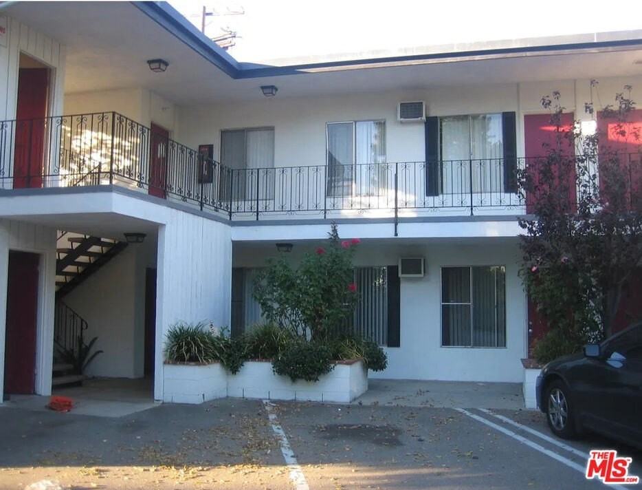 14435 Tiara Street - Photo 3 of 11