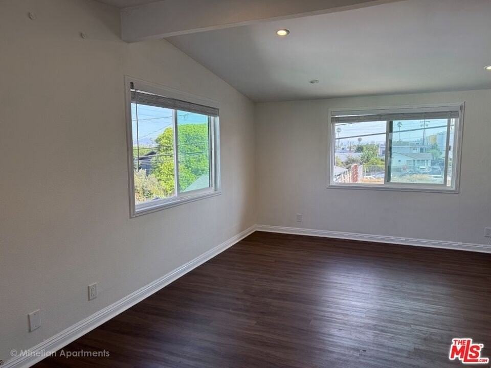 1813 12th St Apt G #G - Photo 2 of 12