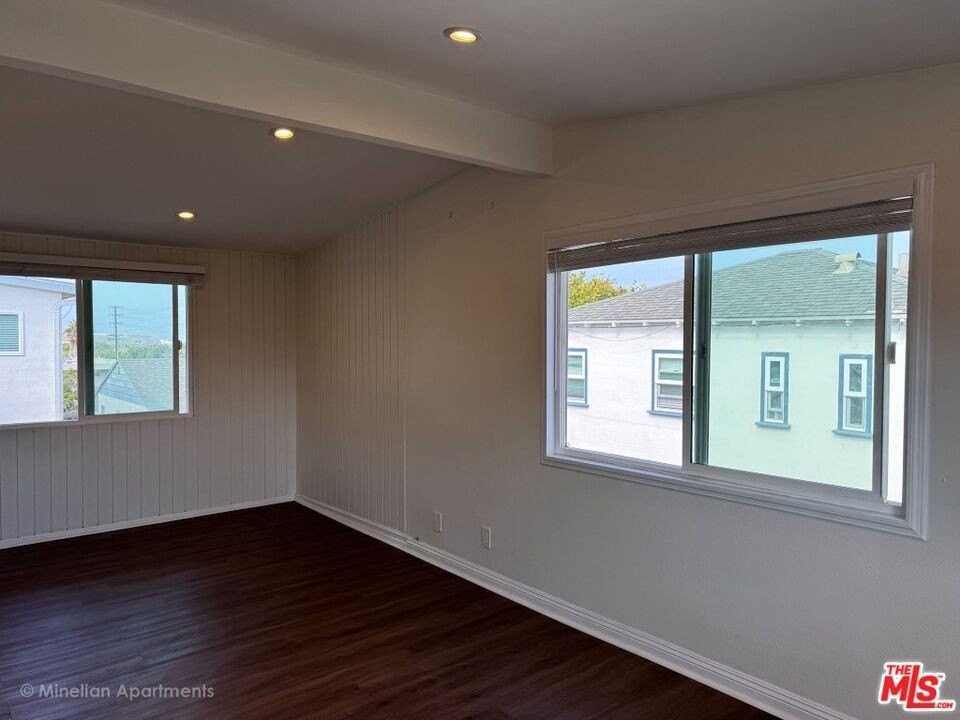 1813 12th St Apt G #G - Photo 3 of 12