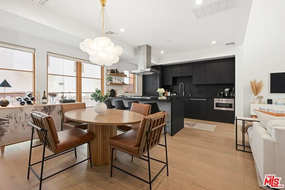 1035 North Vista Street - Photo 3 of 30