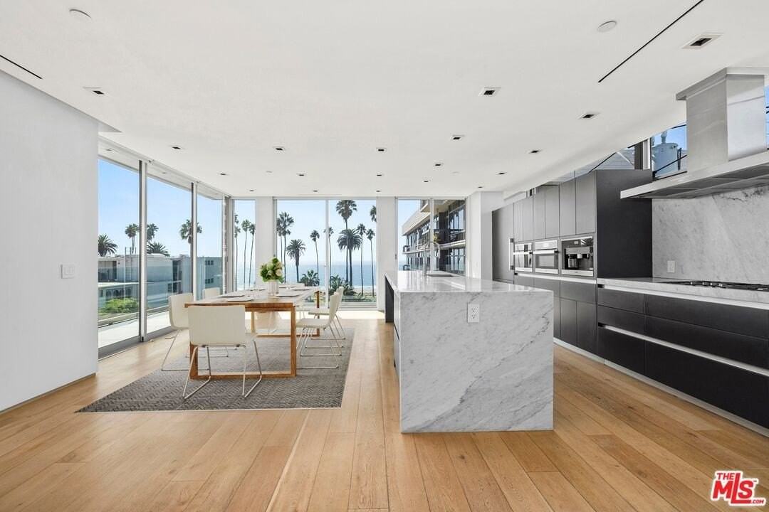 1012 2nd St Apt 4 #4 - Photo 3 of 19