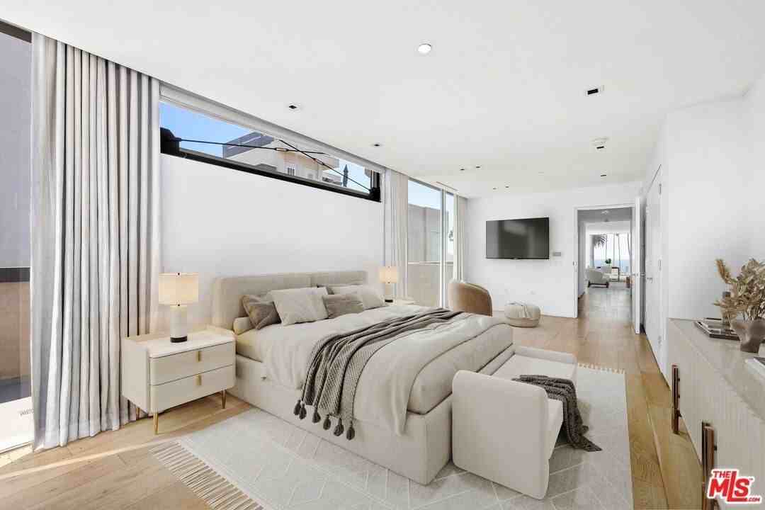 1012 2nd St Apt 4 #4 - Photo 7 of 19