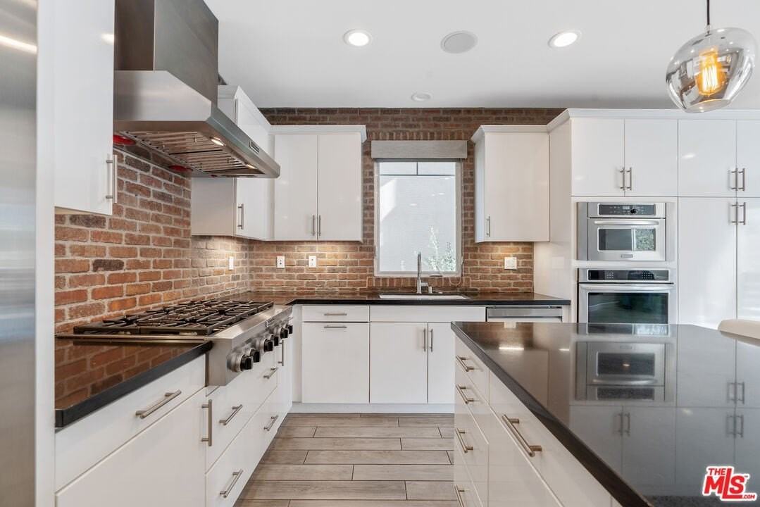 12860 S Seaglass Cir - Photo 3 of 44