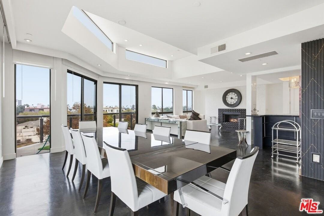 121 S Canon Dr Unit 401 - Photo 2 of 31