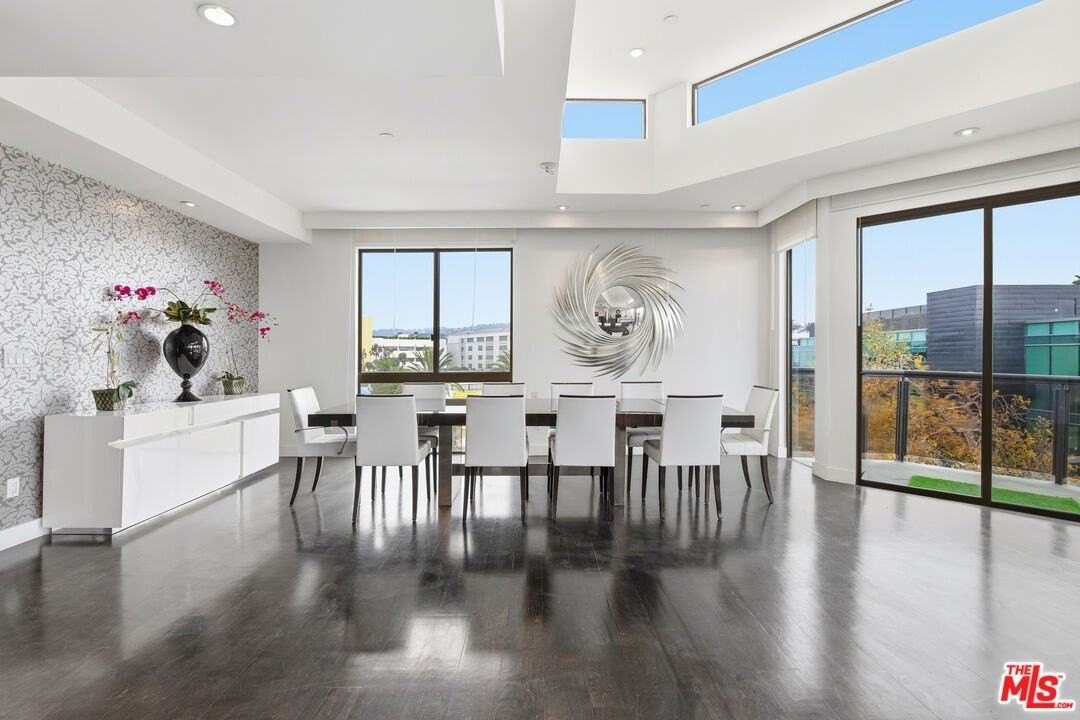 121 S Canon Dr Unit 401 - Photo 3 of 31