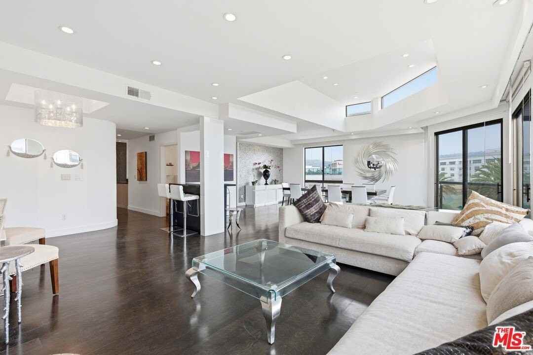 121 S Canon Dr Unit 401 - Photo 6 of 31